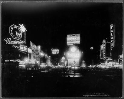 Mark Hellinger worked for the Daily News and covered the cabarets, the clubs and the characters that inhabited Broadway and Times Square. Courtesy: Library of Congress